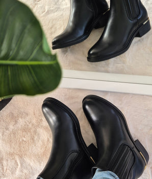 Chelsea boots met metallic details black